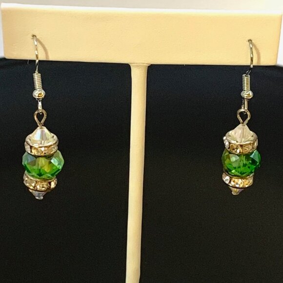 Short Emerald Green Crystal Bead Handmade Earrings New J752 - Picture 2 of 6